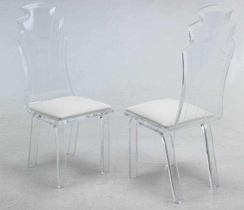 meubles-inspirants-chaises-de-salle-a-manger-en-acrylique-avec-coussin-de-siège-blanc-et-dossier-haut-utilisant-un-design-transparent-simple-pour-la-salle-a-manger-idées-de-chaises-de-salle-a-manger-en-acrylique acrylique-salle à manger-chai